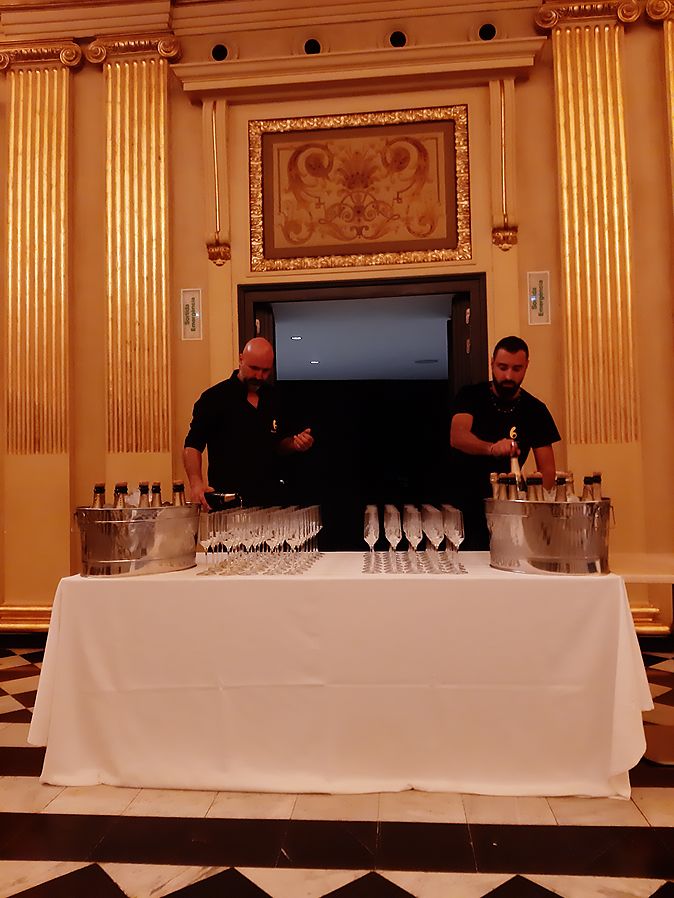 Servicios de barra y aperitivo de bienenida en el Congreso de SEIOMM